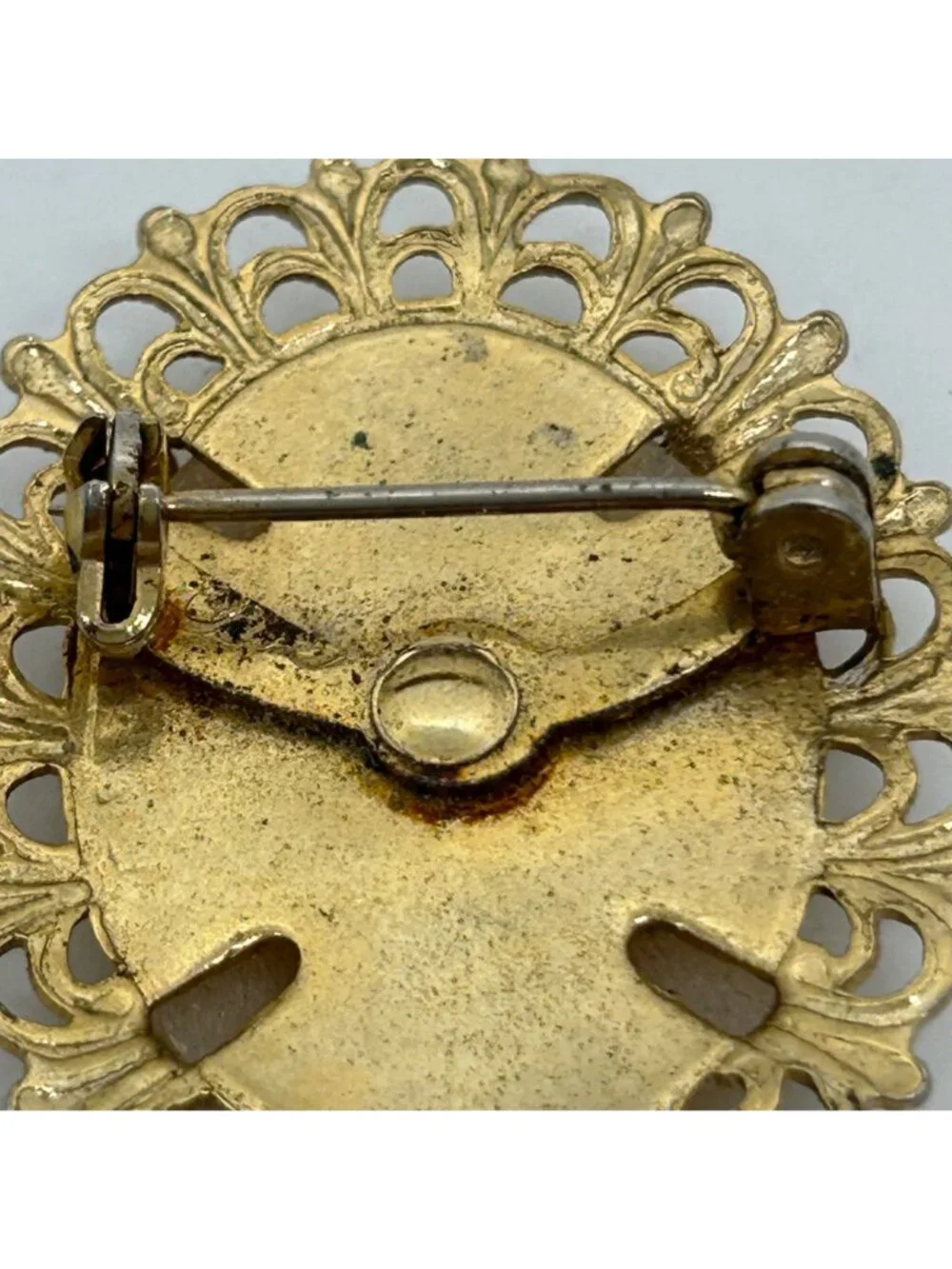 Vintage Oval Shell Cameo Brooch Gold Tone Filigree Frame Carved Portrait Pin